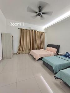 A bed or beds in a room at V-Homestay Bentong