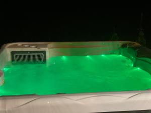 Fotografie z fotogalerie ubytování Domek Panorama z Jacuzzi v destinaci Ząb