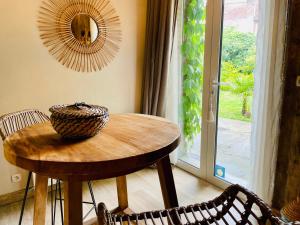 a wooden table and chairs in a room with a window at Chambre & Spa "La Casa Blue" in Wingles