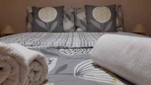 Säng eller sängar i ett rum på Apartment in Chalet Chamoissiere