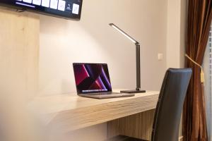 TV a/nebo společenská místnost v ubytování Tubtim Siam Suvarnabhumi Hotel