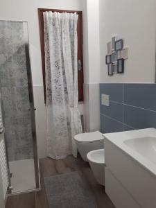 Ένα μπάνιο στο Appartamento con vista mare