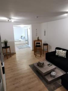 a living room with a black couch and a table at Schöne Ferien- oder Monteurwohnung "Ausblick Storchennest" in Schermbeck