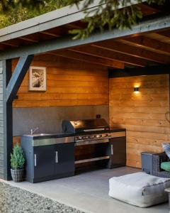 an outdoor kitchen with a stove and a sink at La Brazi - by 663A Mountain Chalet in Porumbacu de Sus