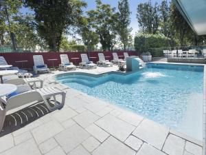 The swimming pool at or close to Hotel Bikini