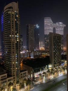Nespecifikovaný výhled na destinaci Dubaj nebo výhled na město při pohledu z apartmánu
