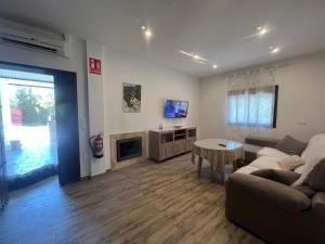 Μια τηλεόραση ή/και κέντρο ψυχαγωγίας στο Casa rural Huertas de Ubrique