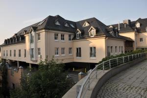 a row of buildings in a city with a walkway at attraktives Appartement im Stadtzentrum Plauen Balkon Lift in Plauen +10 photos