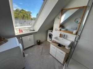 a small bathroom with a sink and a mirror at attraktives Appartement im Stadtzentrum Plauen Balkon Lift in Plauen