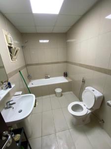 Koupelna v ubytování Splendid Room - Ladies only - Near Zahia- Near SHJ Airport