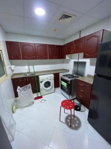 Kuchyň nebo kuchyňský kout v ubytování Splendid Room - Ladies only - Near Zahia- Near SHJ Airport