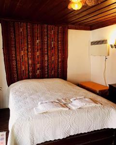 Cama ou camas em um quarto em Şirince leylak ev pansiyon