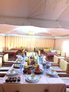 Restoranas ar kita vieta pavalgyti apgyvendinimo įstaigoje Rimal Tata Camp