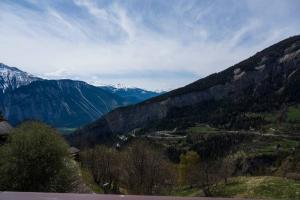 a view of a valley with snow capped mountains at Moderne 2-Zimmer-Wohnung in Albinen mit Aussicht in Albinen