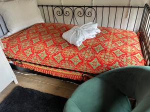 BeBaBops Homestay Utrecht客房内的一张或多张床位
