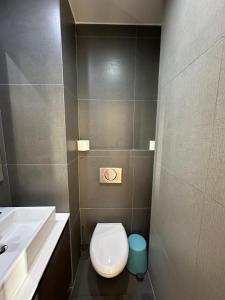 Kúpeľňa v ubytovaní Apartment Kovacevic With Sea View
