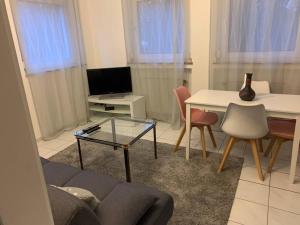TV a/nebo společenská místnost v ubytování Schöne Apartment in Dortmund Bövinghausen