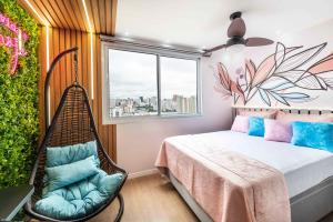a bedroom with a swinging bed and a window at Studio Design Próx ao Metrô Brás com piscina in São Paulo +37 photos