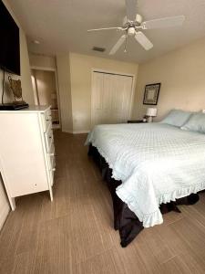a bedroom with a bed and a ceiling fan at Golfer’s Paradise 3/2 Luxury Vacation Home in Bradenton +16 photos