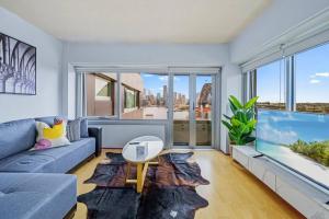 Gallery image of Bridge View 2 Bed Apartment at Kirribilli in Sydney