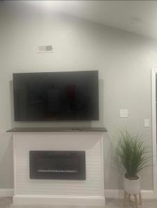 En TV eller et underholdningssystem på Cozy room