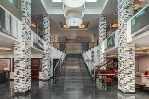 Móttaka eða anddyri á Protea Hotel by Marriott Lagos Kuramo Waters
