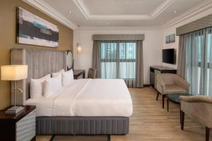 Rúm í herbergi á Protea Hotel by Marriott Lagos Kuramo Waters