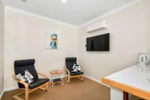 a living room with two chairs and a table at 101 Oatlands in Mount Barker