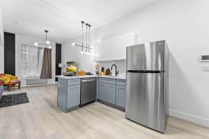 a kitchen with a stainless steel refrigerator in it at Spacious Bd,EWR Airpt,Nyc,Prudential Center, Free Free Pkng, American Dream Mall in Elizabeth