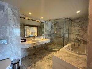 Koupelna v ubytování Hilton Garden Inn Hanoi