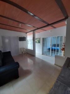 a living room with a couch and a table at Ukiyo Cabin in Santa Marta