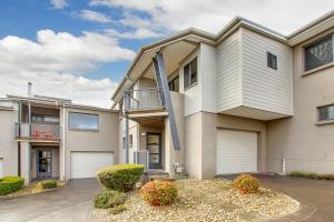 Casa con balcón y entrada en Apres 9, en Jindabyne