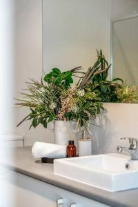 Koupelna v ubytování Urban Luxe - Designer, BBQ, WiFi + 29 fotografií