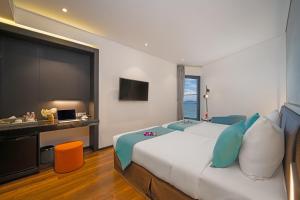 Łóżko lub łóżka w pokoju w obiekcie The Code Hotel & Spa Da Nang