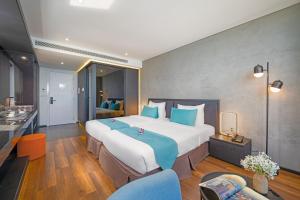 Łóżko lub łóżka w pokoju w obiekcie The Code Hotel & Spa Da Nang