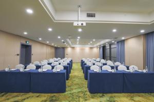 a conference room with blue tables and white chairs at Hangzhou West Lake Wulin Pagoda Junting Design Hotel in Hangzhou