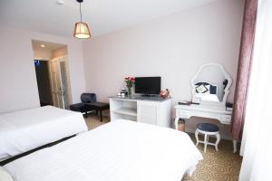 Postel nebo postele na pokoji v ubytování Ngoc Phat Dalat Hotel