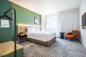 Postel nebo postele na pokoji v ubytování Holiday Inn Dandenong by IHG