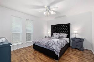 Postel nebo postele na pokoji v ubytování Newly remodeled 5BR 3BA w/pool 16 ppl + 58 fotografií