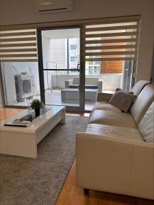 A seating area at 2 On Trend Condo Near Crown 1br