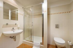 Ванная комната в Congress & Wellness Hotel Olsanka