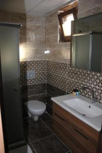 a bathroom with a toilet and a sink at ADRİA ALADAĞ-GOLCÜK in Seben