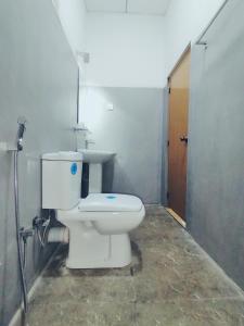 A bathroom at Nirwana Resort