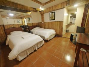 Łóżko lub łóżka w pokoju w obiekcie Mountain Lodge and Restaurant
