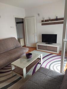 a living room with a couch and a coffee table at Apartman Uki in Vranje