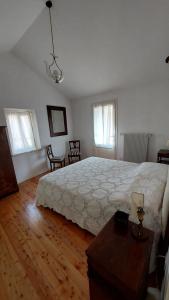 a bedroom with a large bed and a table at Il Vicoletto in Vittorio Veneto