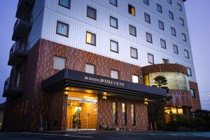 un edificio con un letrero que lee brussels hotel London en Business Hotel Ueno en Yamaguchi