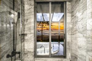 Fotografie z fotogalerie ubytování Sealord Naithon Beachfront Villa v destinaci Nai Thon pláž + 55 fotografií