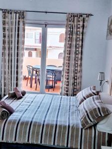 Posteľ alebo postele v izbe v ubytovaní Monte Duquesa - 4 bedroom apt, 3 bathrooms close to Port and Beach, communal pool