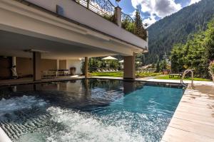 Bazén v ubytování Hotel Muliac nebo v jeho okolí